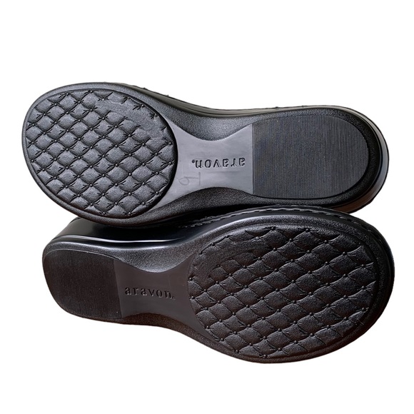 Aravon Black Metallic Suede Cambridge 2 Strap Sandal - Picture 10 of 14